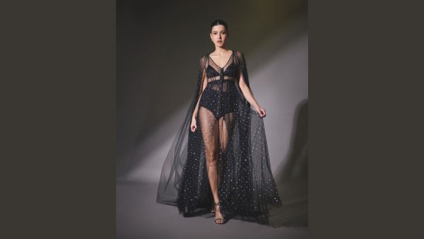 Barbiecore To Backless Shanaya Kapoor s Chic Dress Guide To Steal Spotlight At The Party