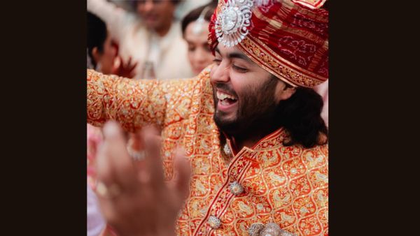 Anant Ambani s Giant Sarpech Nita Ambani Designs The Groom s Accessory Using Rare Solitaires Know Details