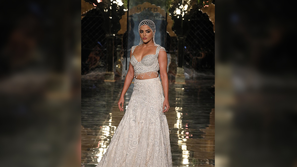 India Couture Week 2024 Sonakshi Sinha To Lisa Ray Stars Own The Ramp Flaunting Designer Ensembles