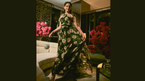Sonam Kapoor Embraces Floral Fashion In Carolina Herrera Gown It Costs 5 Lakhs Sonam Kapoor Embraces Floral Fashion In Carolina Herrera Gown It Costs 5 Lakhs