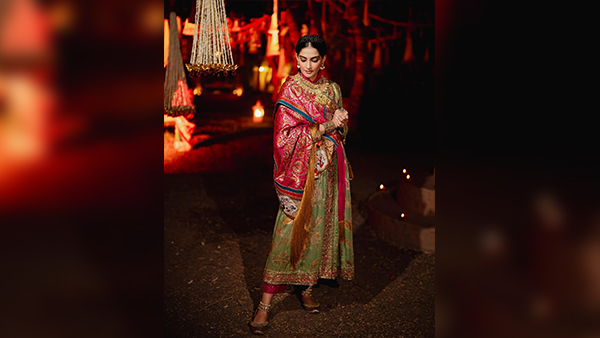 Ganesh Chaturthi 2024 Velvet Kurti To Sequin Saree Ethnic Ensembles Guide To Make You Stand Out