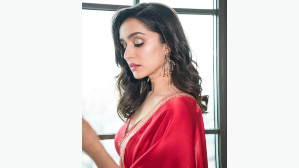 Shraddha Kapoor s Natural Makeup Guide For Ganesh Chaturthi Glow Like Stree 2 Star