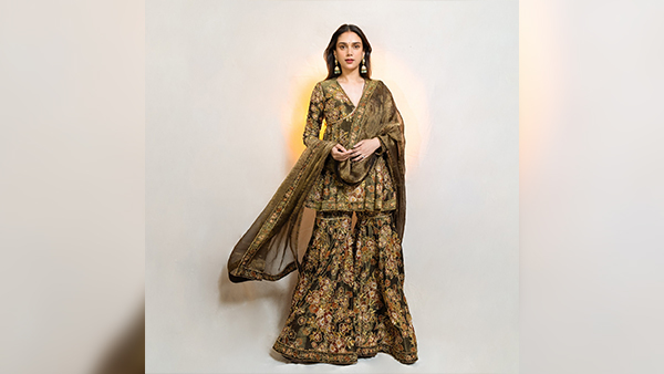 Ganesh Chaturthi 2024 Velvet Kurti To Sequin Saree Ethnic Ensembles Guide To Make You Stand Out