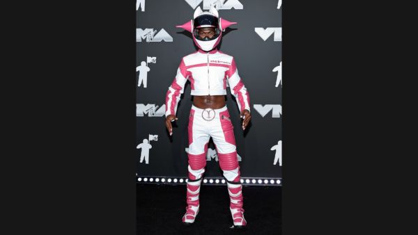 MTV VMAs 2024 Taylor Swift s Retro Glam To Katy Perry s Distressed Gown Check Celebs Red Carpet Fashion