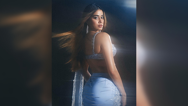 Wet Hair To Classic Bun Janhvi Kapoor s Top 7 Hairdos For Any Occasion