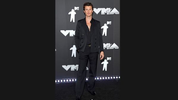 MTV VMAs 2024 Taylor Swift s Retro Glam To Katy Perry s Distressed Gown Check Celebs Red Carpet Fashion