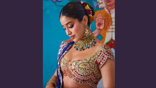 Janhvi Kapoor s Glamorous Navratri Hairstyles