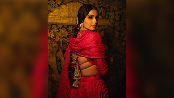 Navratri 2024 Skincare Tips From Bollywood Divas