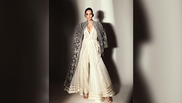 Sonam Kapoor s Diwali Wardrobe Guide