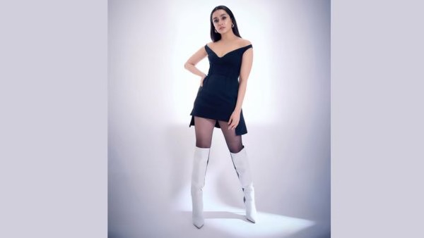 Tips To Accessorize Christmas Outfits