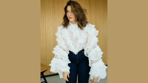 Bollywood s Outfits Guide For NYE Party