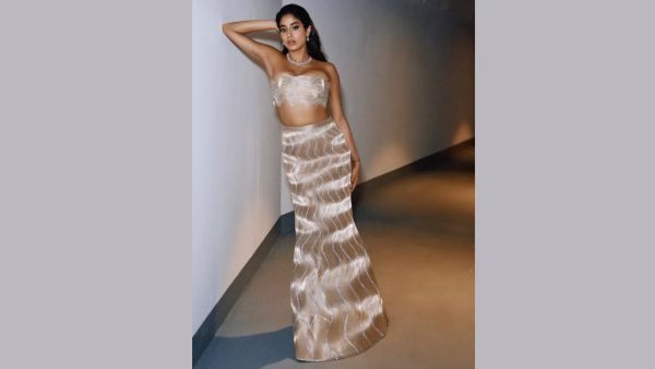 Janhvi Kapoor s Off-Shoulder Style
