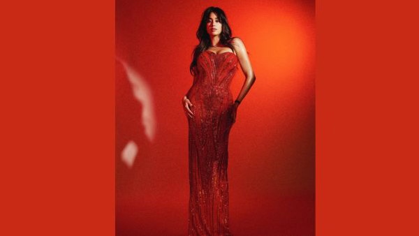 Janhvi Kapoor s Off-Shoulder Style