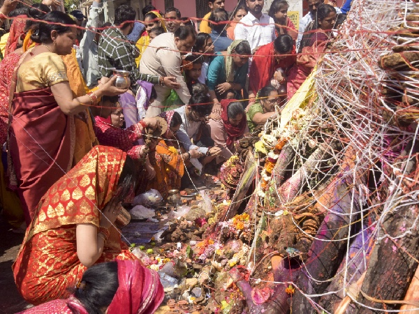 All About Holika Dahan