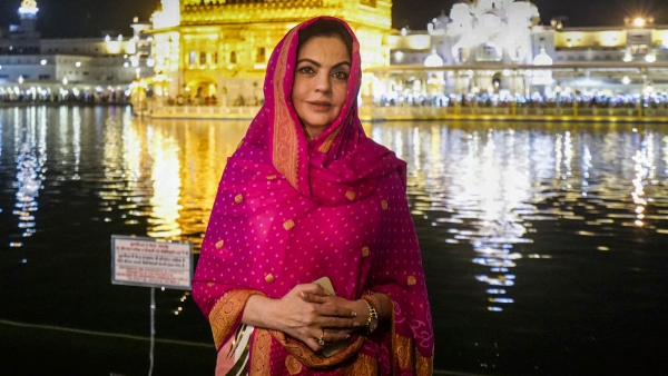 Anushka s And Nita Ambani s Temple Looks