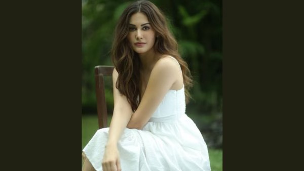 Amyra Dastur s Standout Dresses