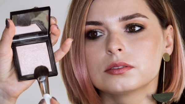 Do Certain Makeup Colours Trick Your Brain Into Feeling More Powerful Yes