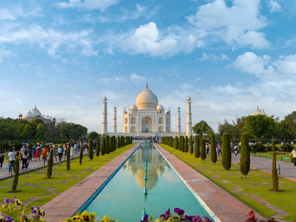 Taj Mahal s Hidden Trouble