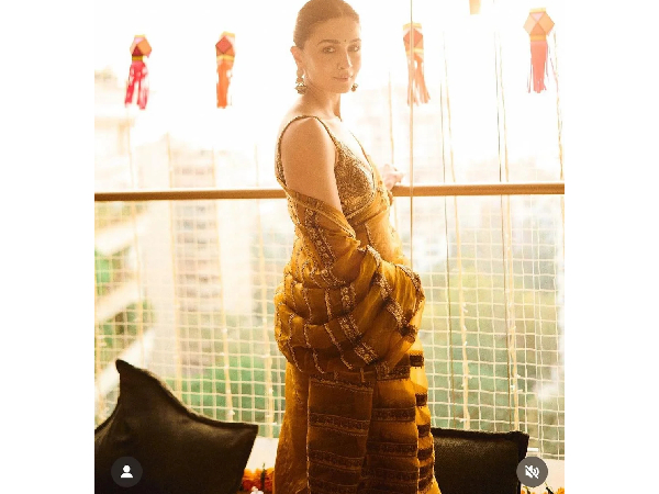 7 Golden Saree Looks Of Bollywood