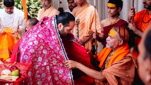 This Indian Wedding Blessed By The Country s Most Respected Spiritual Leaders This Indian Wedding Blessed By The Country s Most Respected Spiritual Leaders