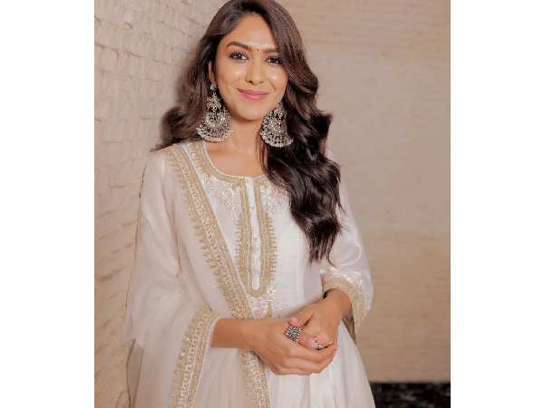 Mrunal Thakur s Raksha Bandhan 2025 Look Mrunal Thakur s Raksha Bandhan 2025 Look