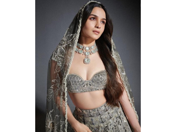 Dhanteras Celebrity Gold Silver Looks