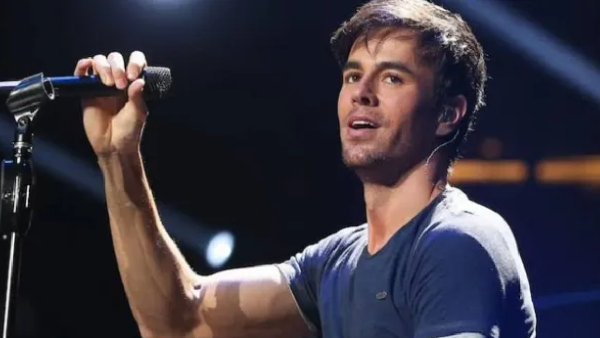Enrique Iglesias Wows Mumbai Crowd