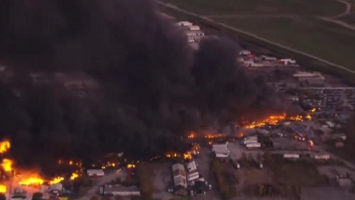 US Plane Crash At least 3 Dead 11 injured In UPS Plane Crash In Kentucky