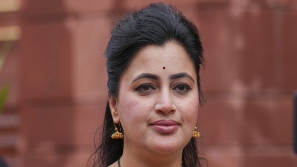 Muslims Turning India To Pakistan Hindus Should Give Birth To 3 4 Kids BJP s Navneet Rana