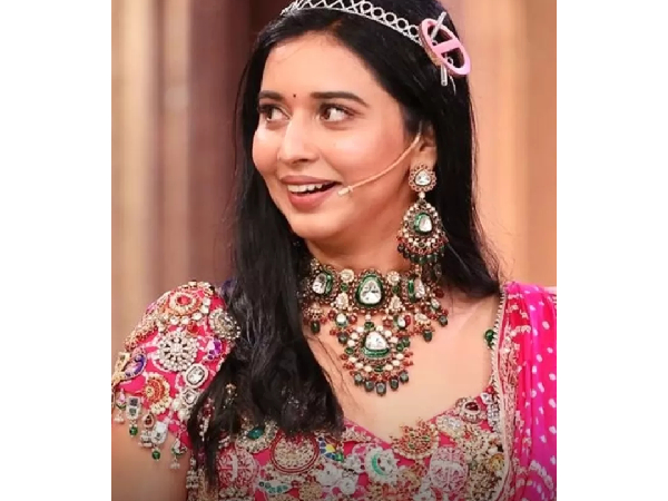 Bigg Boss Tanya Mittal s Viral Blouses