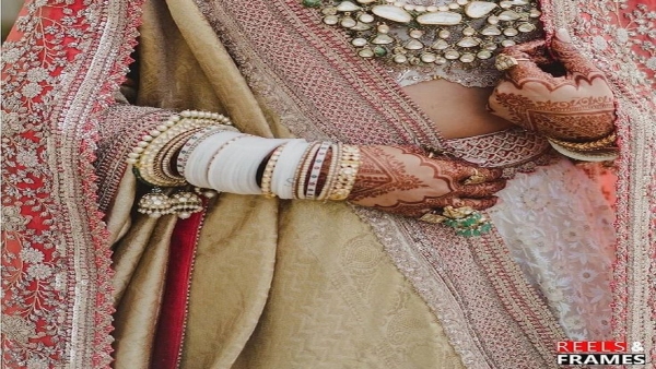 white-and-golden-chooda