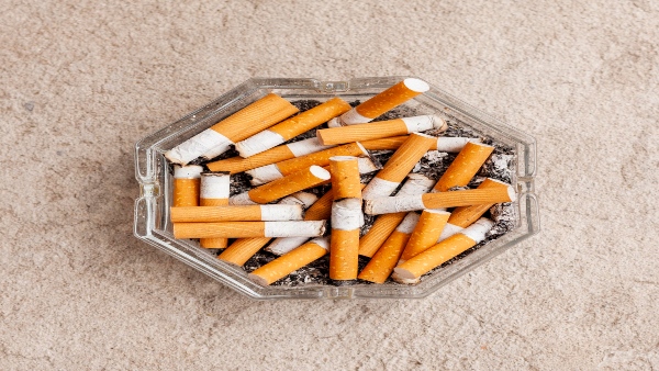 ashtray-with-cigarettes ashtray-with-cigarettes