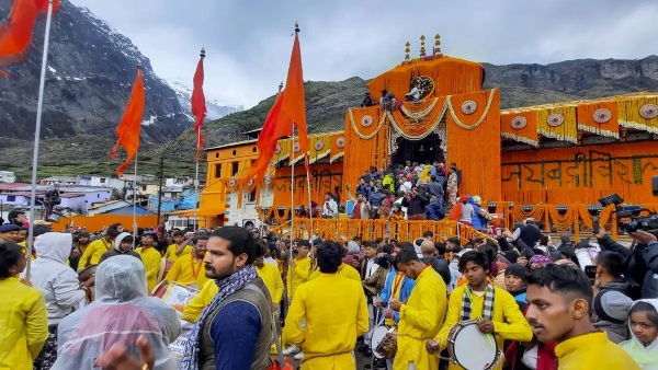 char-dham-temple-phone-ban