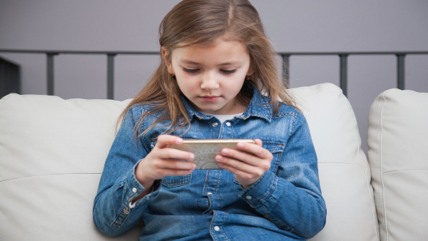 child-using-smartphone child-using-smartphone