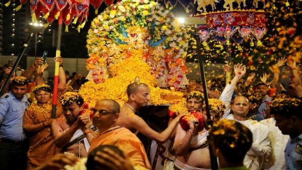 phoolon-wali-holi-Vrindavan phoolon-wali-holi-Vrindavan