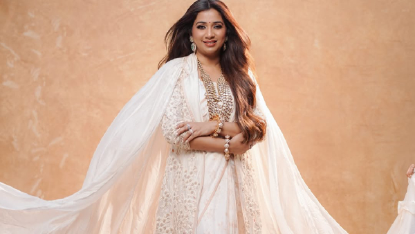 Shreya Ghoshal s Lata-Inspired Saree