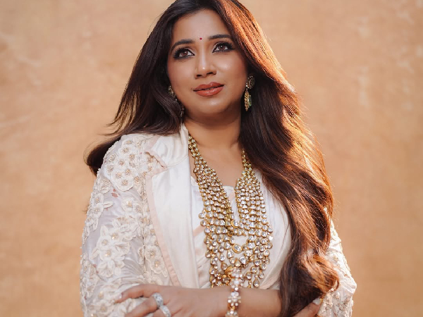 Shreya Ghoshal s Lata-Inspired Saree