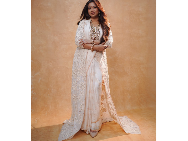 Shreya Ghoshal s Lata-Inspired Saree