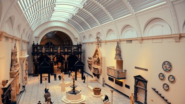 visiting-museum visiting-museum