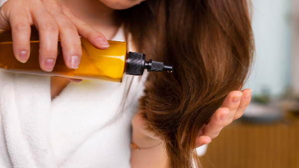 applying-hair-oil