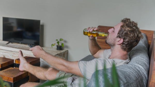 screen-time-alcohol-liver-eyes