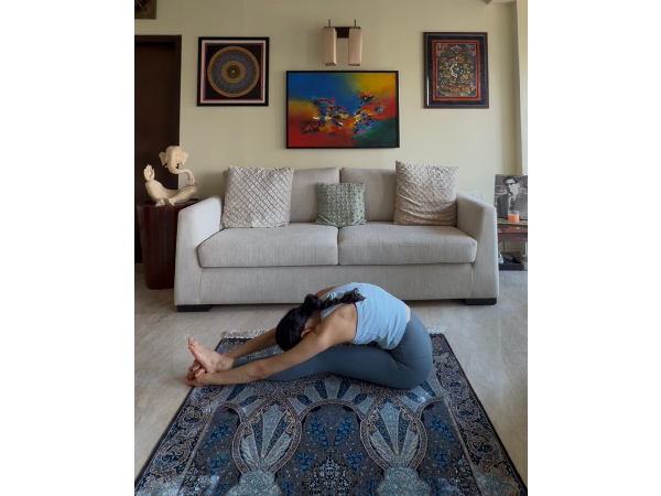 8 Yoga Poses For Desk Stiffness 8 Yoga Poses For Desk Stiffness