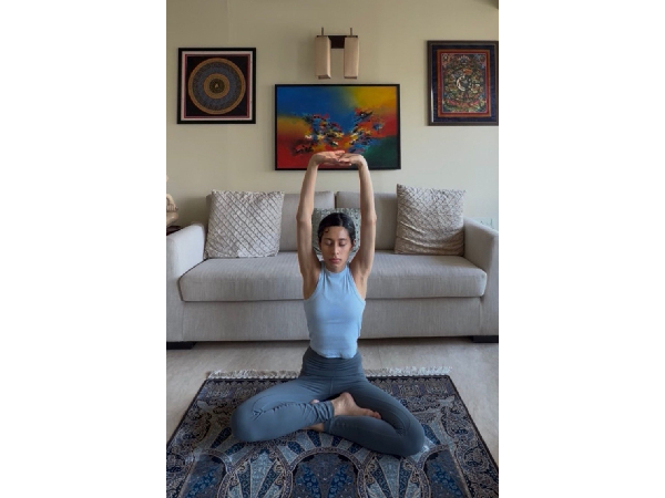 8 Yoga Poses For Desk Stiffness 8 Yoga Poses For Desk Stiffness