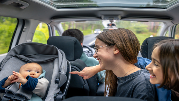 breastfeeding-in-car-road-trip breastfeeding-in-car-road-trip