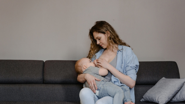 breastfeeding-in-public breastfeeding-in-public