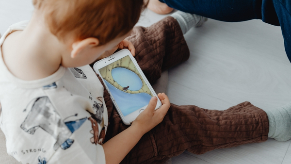 child-using-phone-too-close child-using-phone-too-close