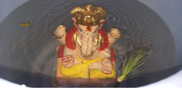 Ganpati-visarjan-at-home Ganpati-visarjan-at-home