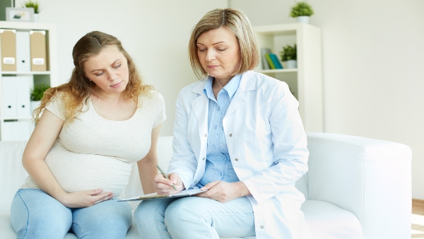 pregnant-woman-talking-her-doctor- pregnant-woman-talking-her-doctor-