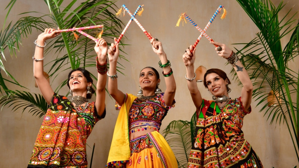 dandiya-night-in-navratri dandiya-night-in-navratri