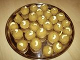 ಎಳ್ಳು, ಕೊಬ್ಬರಿ  ಹಾಕಿ  ಮಾಡುವ  ಲಡ್ಡು 